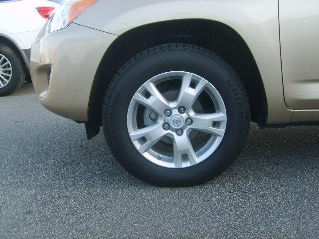 Toyota RAV4 2010 photo 2