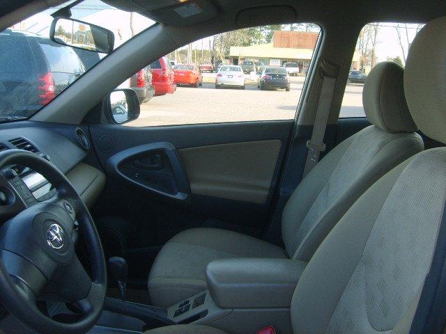 Toyota RAV4 2010 photo 3