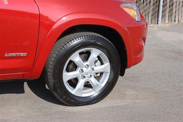 Toyota RAV4 2010 photo 2