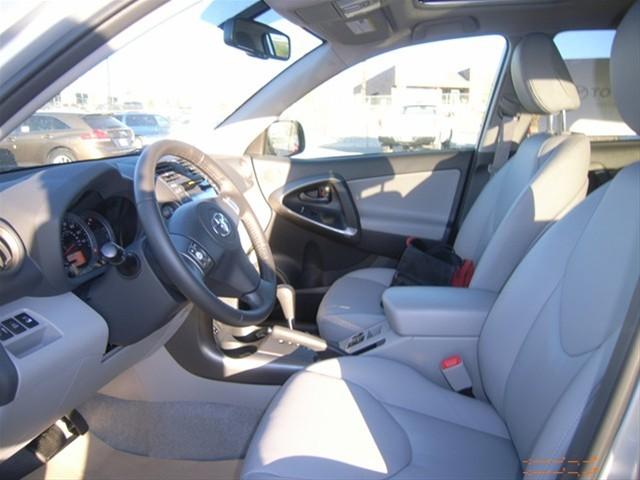 Toyota RAV4 2010 photo 3