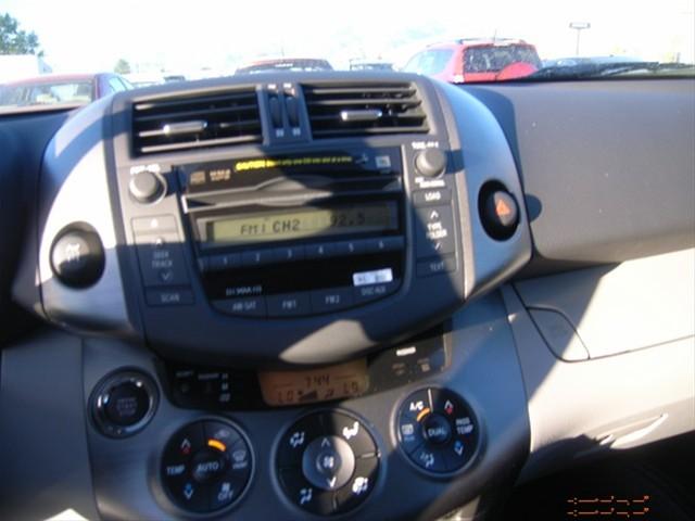 Toyota RAV4 2010 photo 4
