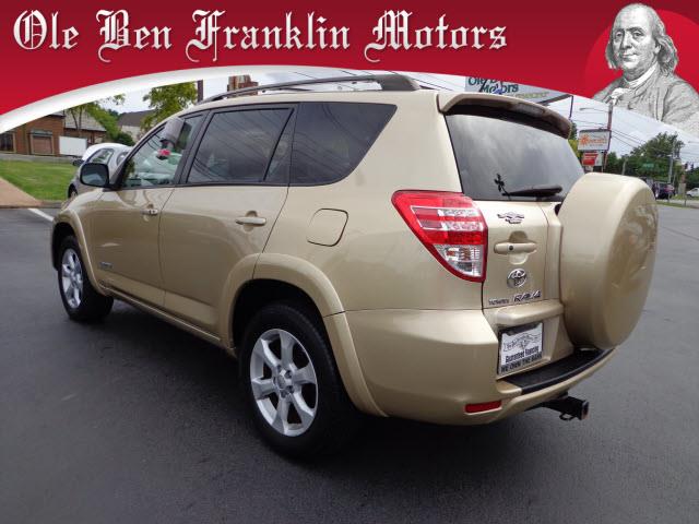 Toyota RAV4 2010 photo 2