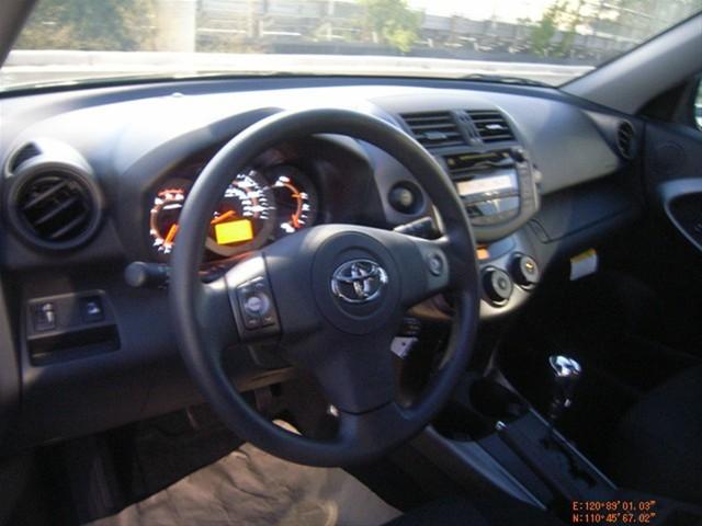 Toyota RAV4 2010 photo 1