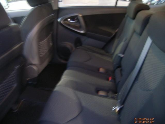 Toyota RAV4 2010 photo 2
