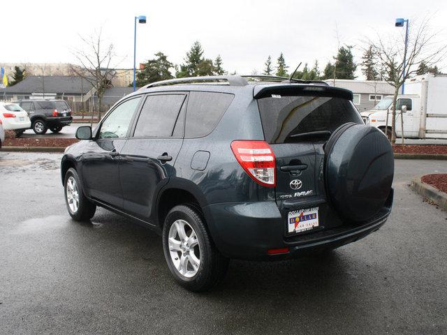 Toyota RAV4 2010 photo 2
