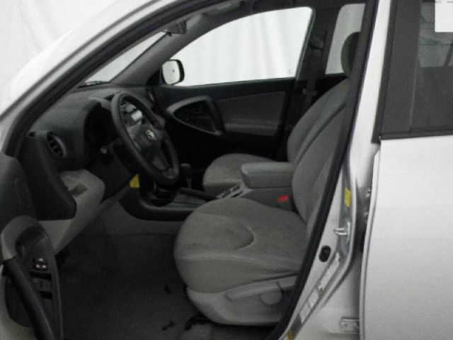 Toyota RAV4 ES LX SUV