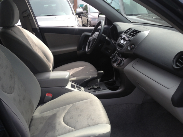 Toyota RAV4 2010 photo 2
