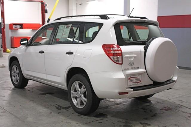 Toyota RAV4 2010 photo 2
