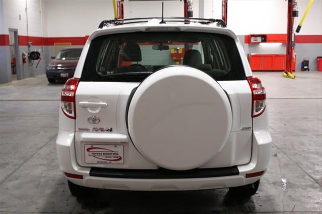 Toyota RAV4 2010 photo 3