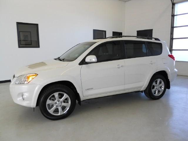 Toyota RAV4 2010 photo 1