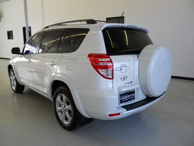 Toyota RAV4 2010 photo 2