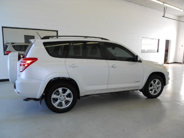 Toyota RAV4 2010 photo 4