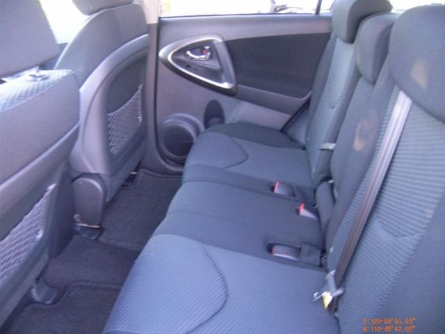 Toyota RAV4 2010 photo 2