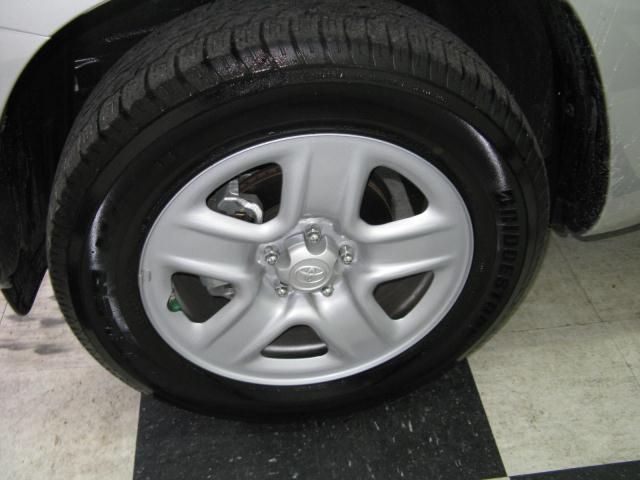 Toyota RAV4 2010 photo 3