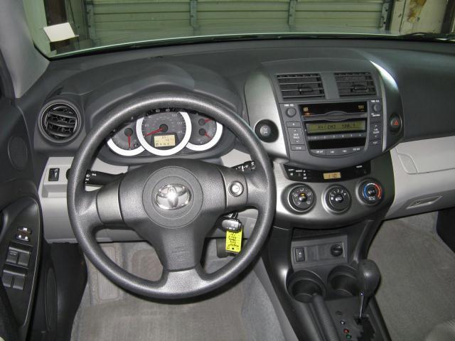 Toyota RAV4 2010 photo 4
