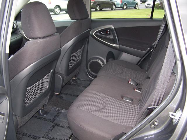 Toyota RAV4 2010 photo 1