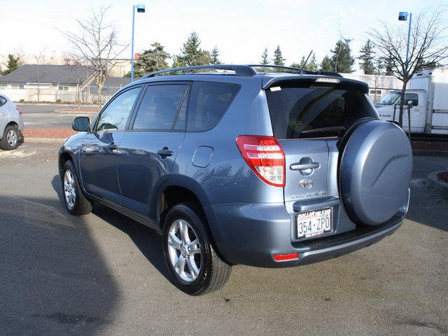 Toyota RAV4 2010 photo 2