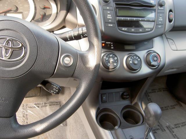 Toyota RAV4 2010 photo 2