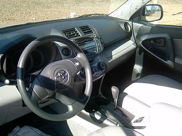 Toyota RAV4 2010 photo 2