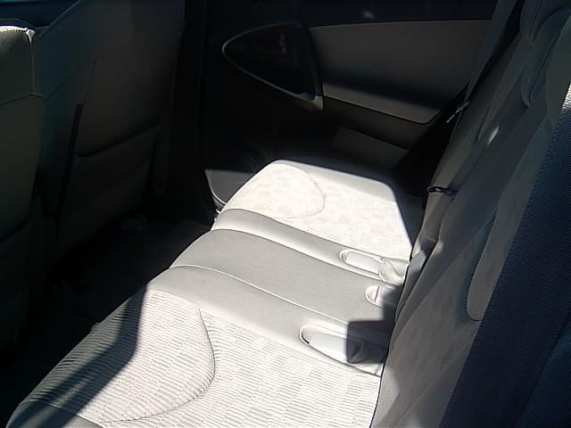 Toyota RAV4 2010 photo 3