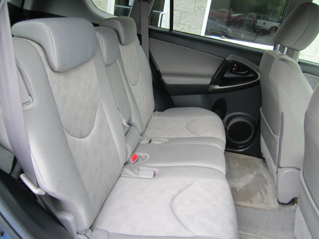 Toyota RAV4 2010 photo 13