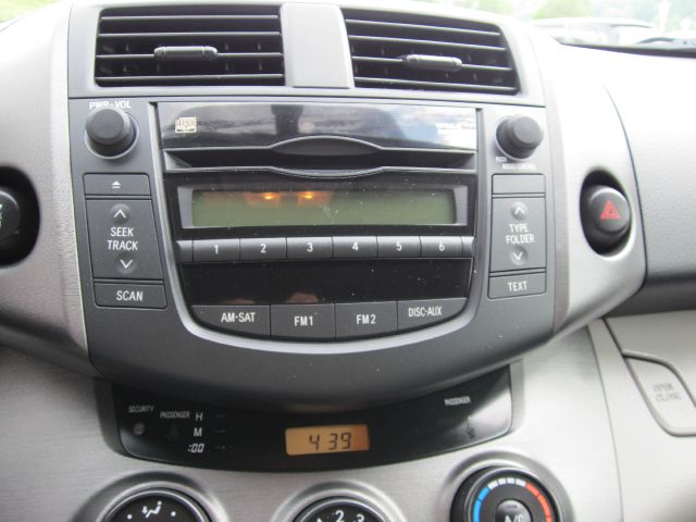 Toyota RAV4 2010 photo 18