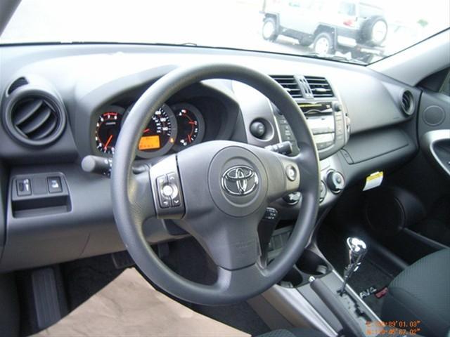 Toyota RAV4 2010 photo 1