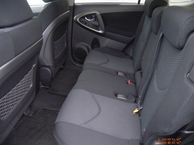 Toyota RAV4 2010 photo 2