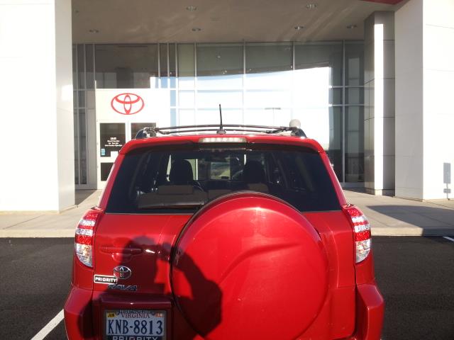 Toyota RAV4 2011 photo 2