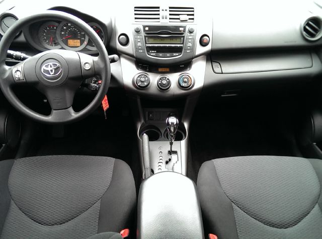 Toyota RAV4 2011 photo 2