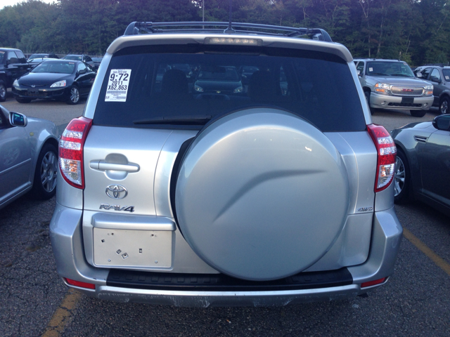 Toyota RAV4 ES LX SUV