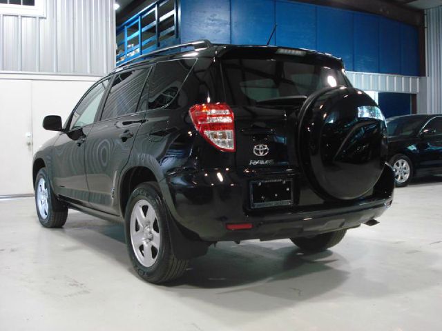 Toyota RAV4 2011 photo 2