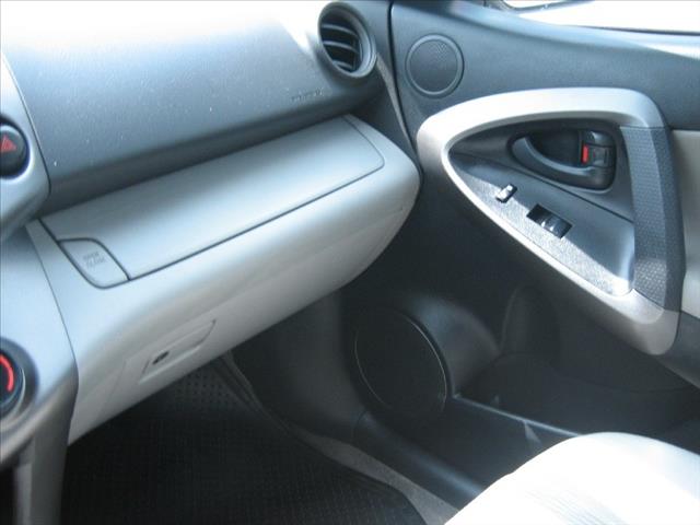 Toyota RAV4 2011 photo 2