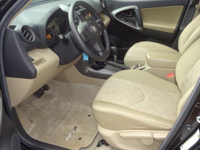 Toyota RAV4 2011 photo 2