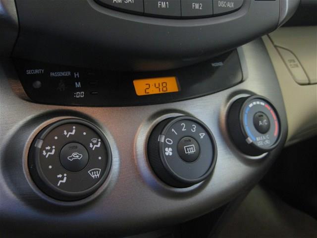 Toyota RAV4 2011 photo 10