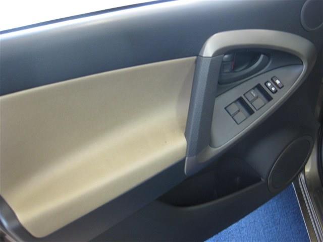 Toyota RAV4 2011 photo 25