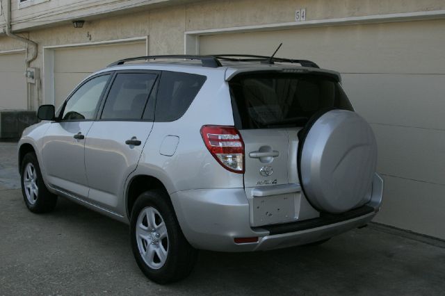 Toyota RAV4 ES LX SUV