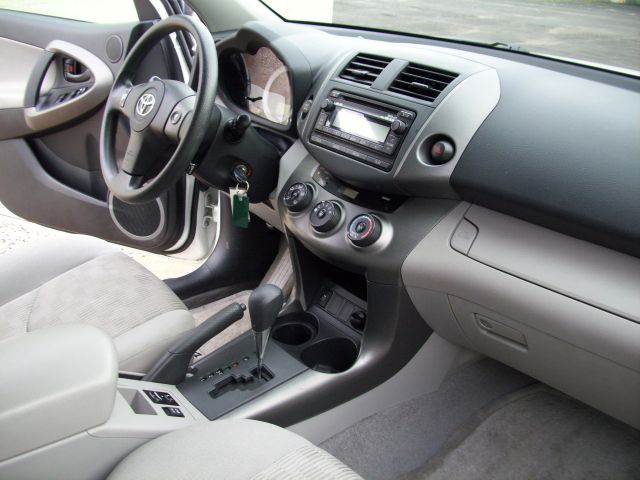 Toyota RAV4 5dr 7-pass Van LE AWD (SE) SUV