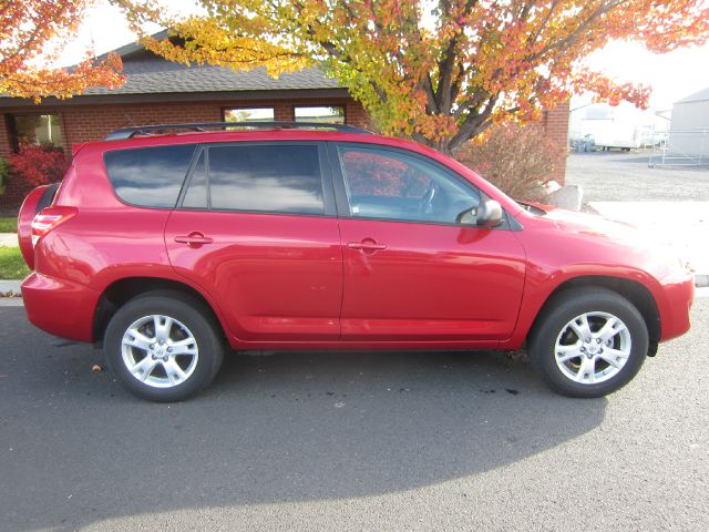 Toyota RAV4 ES LX SUV