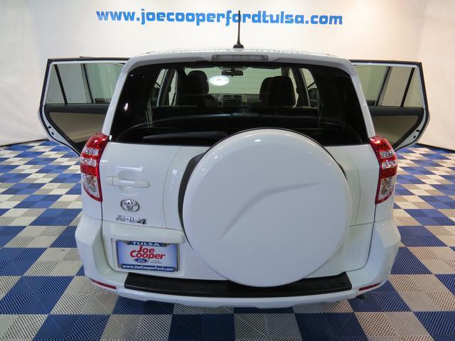 Toyota RAV4 2012 photo 2