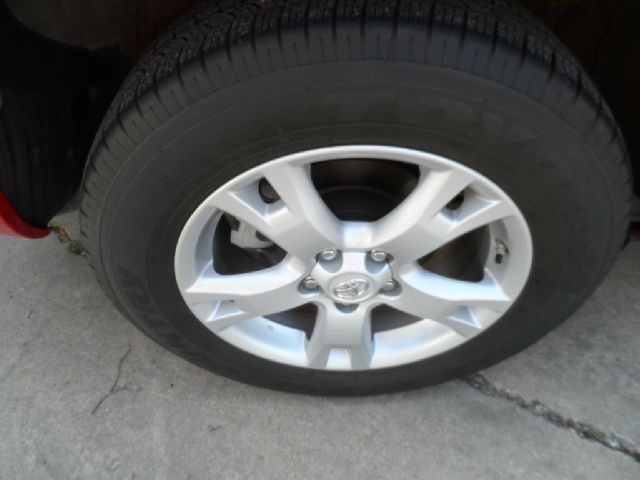 Toyota RAV4 2012 photo 2