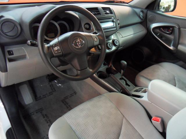 Toyota RAV4 2012 photo 2