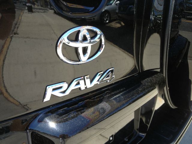 Toyota RAV4 2012 photo 2