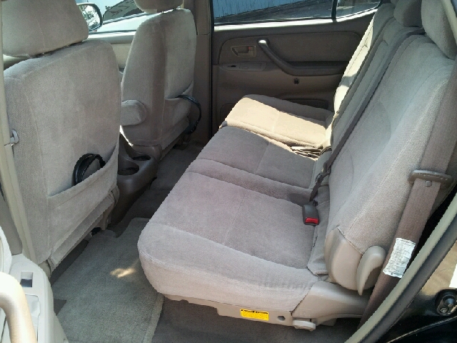 Toyota Sequoia 2001 photo 2