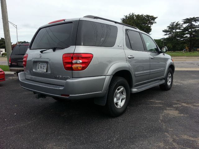Toyota Sequoia 2001 photo 1