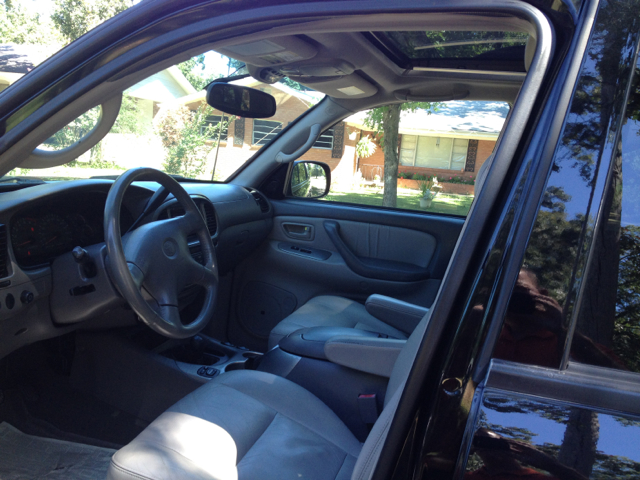 Toyota Sequoia 2001 photo 2