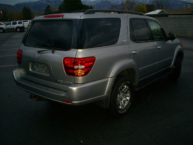 Toyota Sequoia 2001 photo 2