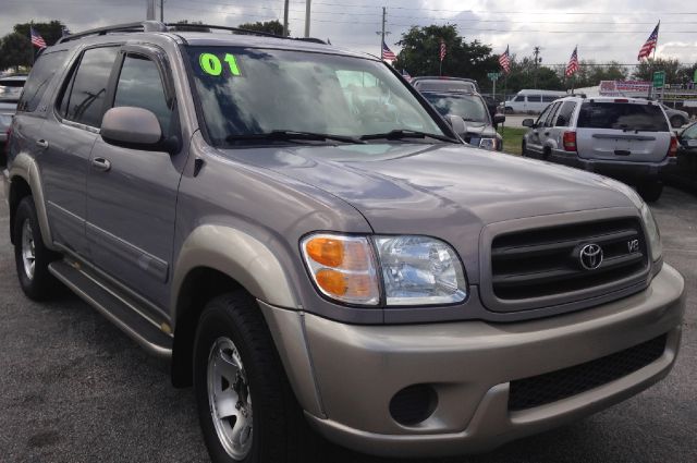 Toyota Sequoia 2001 photo 1