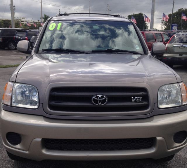 Toyota Sequoia 2001 photo 3