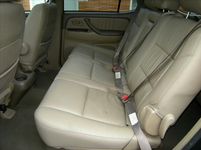 Toyota Sequoia 2002 photo 1